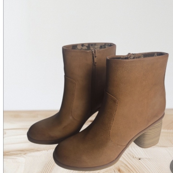 KORKS Tan Ankle Boots, New, Size 8 - Picture 4 of 7